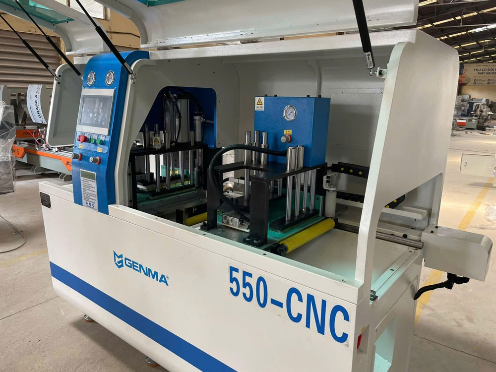 MÁY CẮT NHÔM CÔNG NGHIỆP LƯỠI 550 – CNC MÁY CẮT NHÔM CÔNG NGHIỆP LƯỠI 550 – CNC
